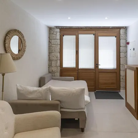 Naro Alacati Koeyici Çeşme