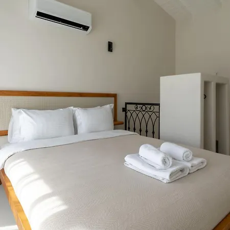 Naro Alacati Koeyici Çeşme