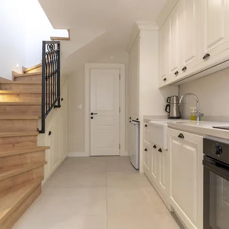 Naro Alacati Koeyici Çeşme