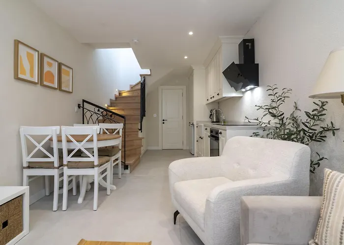 Naro Alacati Koeyici Çeşme